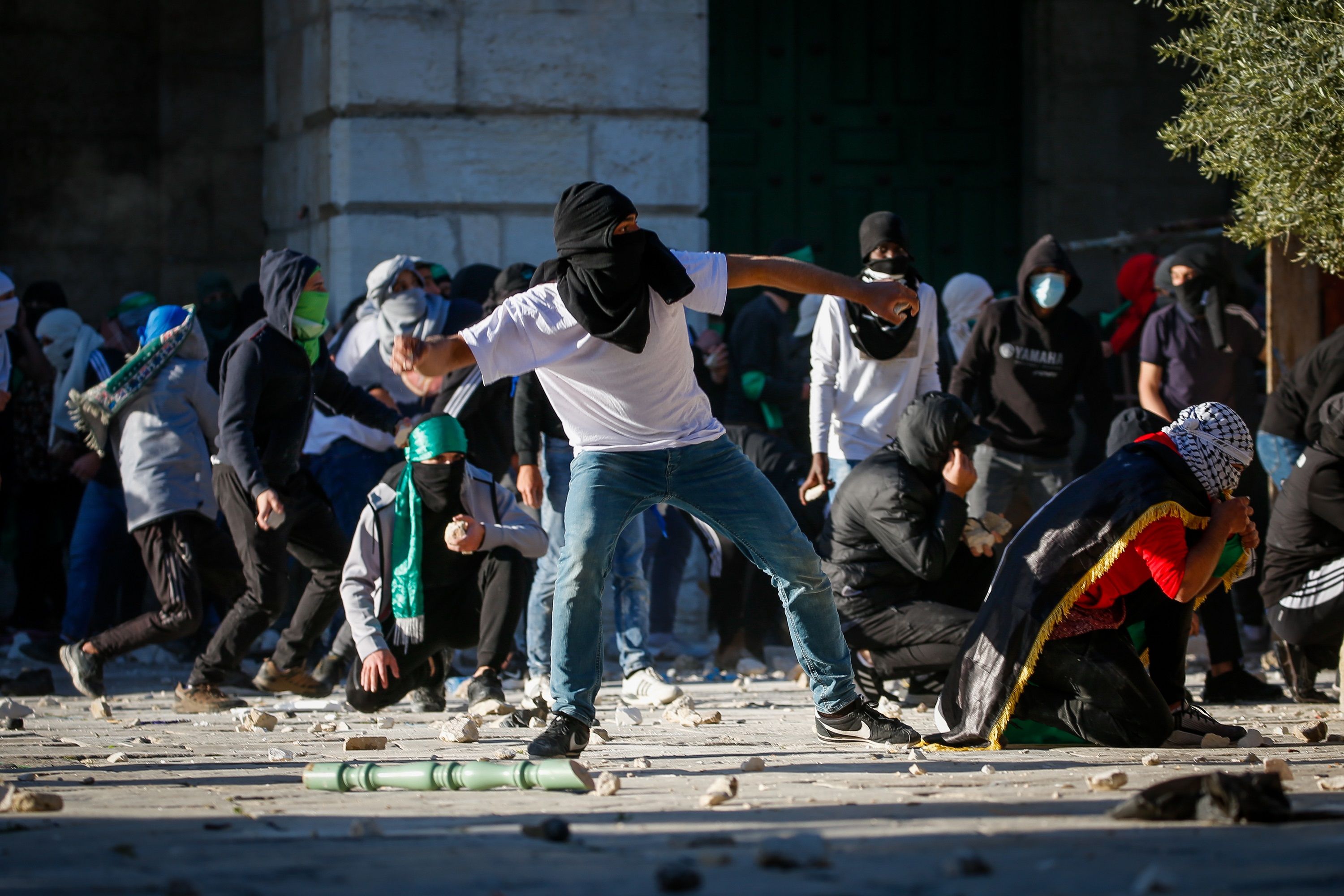 Мусульмане в израиле. Беспорядки на Храмовой горе (апрель 2022).