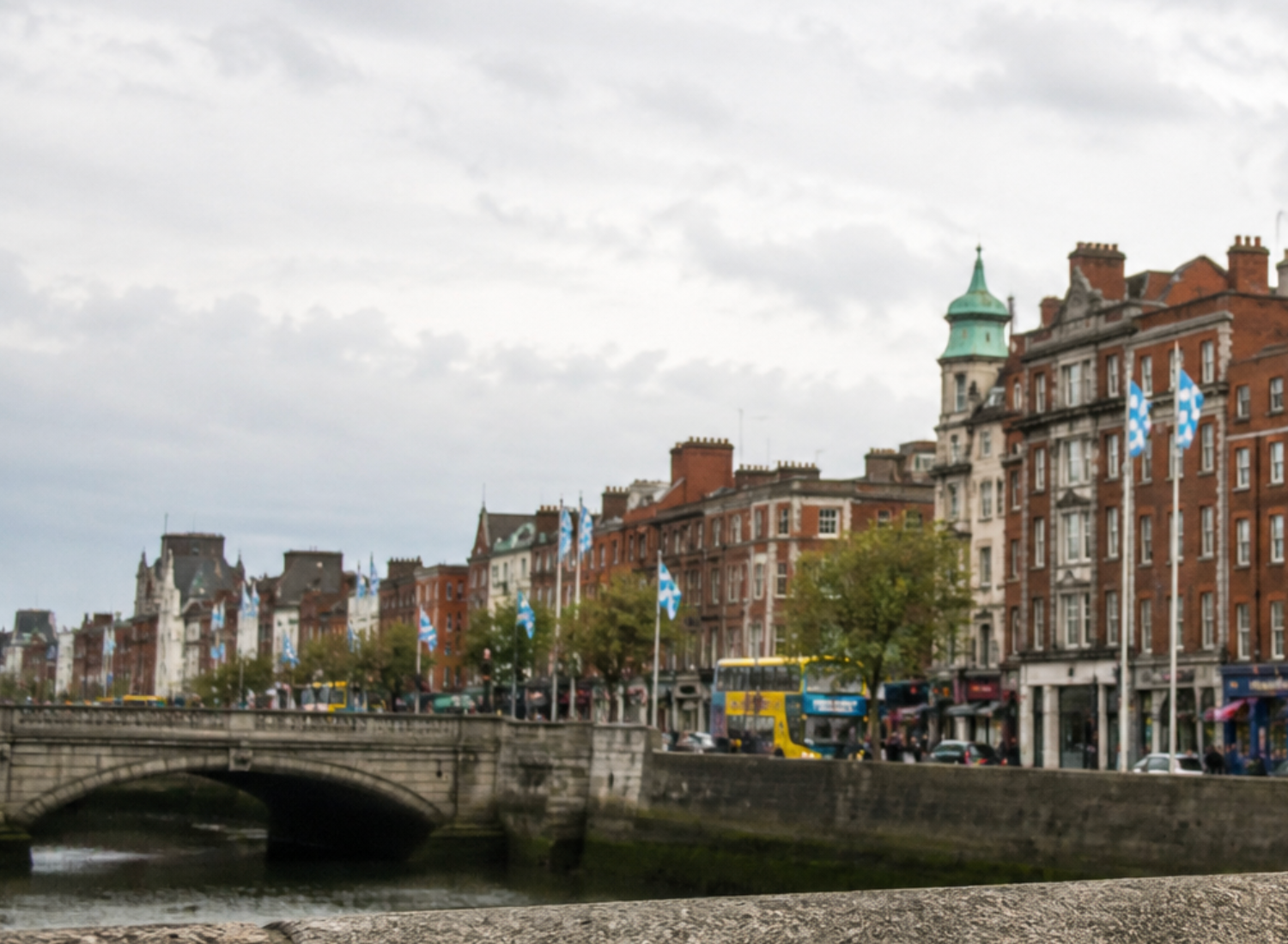 Un élu municipal de Dublin supprime une vidéo appelant à une "solution finale" contre les Juifs