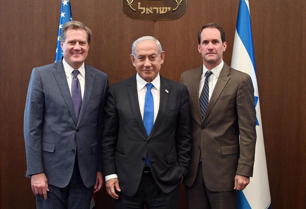 Israel's Prime Minister Benjamin Netanyahu (C) with a delegation of bipartisan members of the U.S. Congress in Jerusalem.