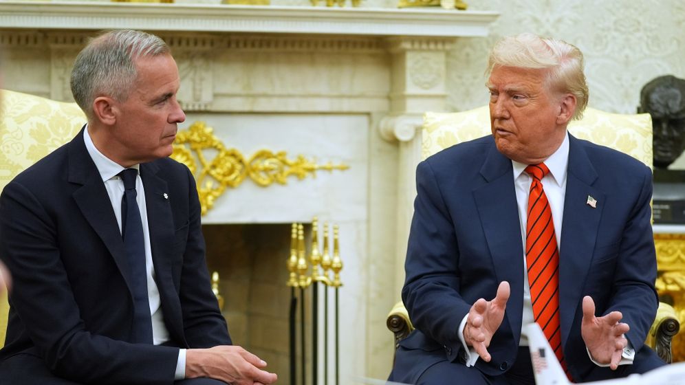 נשיא ארצות הברית דונלד טראמפ לצד ראש ממשלת קנדה מארק קרני