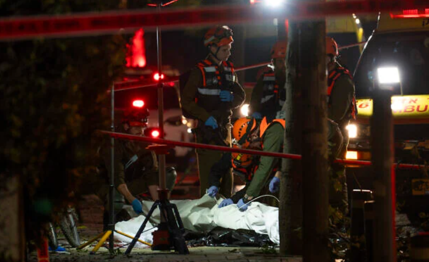 Un mort et plusieurs blessés après un tir de missile balistique iranien sur le centre d’Israël