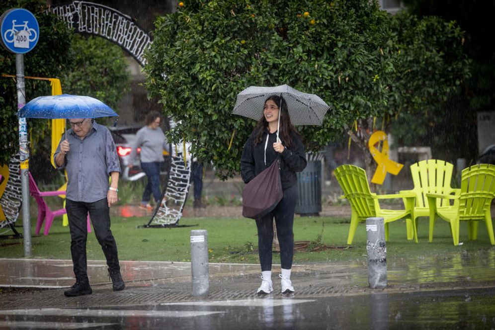 Miriam Alster/FLASH90 Archive - Pluie à Tel Aviv