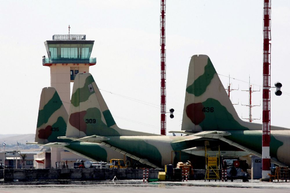 Avion C-130 sur la base aérienne de l'IAF à Nevatim