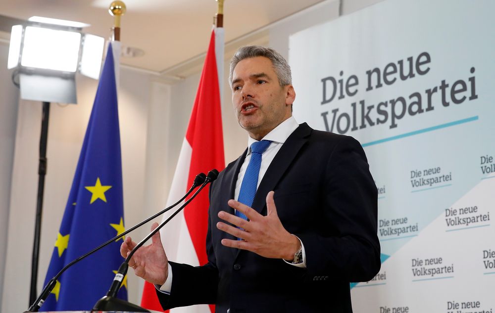 Le nouveau chancelier autrichien désigné, le ministre de l'Intérieur Karl Nehammer, lors d'une conférence de presse à Vienne, en Autriche, le 3 décembre 2021