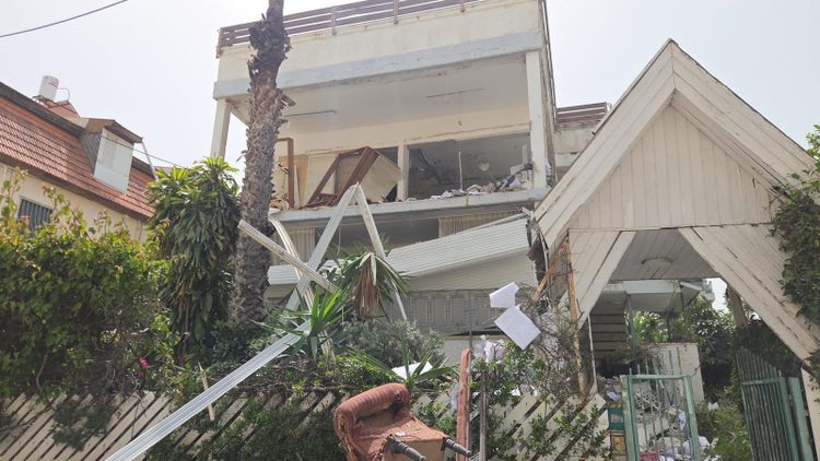 Site d'un impact d'un missile iranien à Ramat Gan