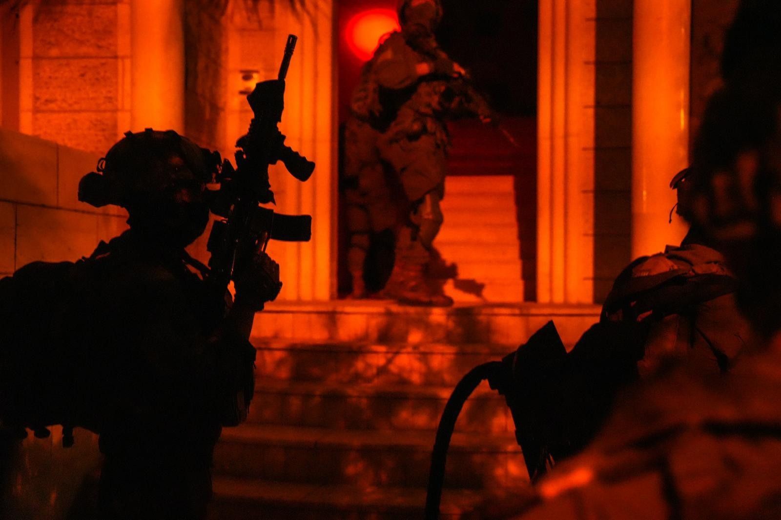 West Bank: Palestinian hurls iron rod at Israeli vehicle