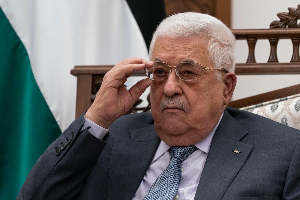 Le président palestinien Mahmoud Abbas lors d'une déclaration conjointe avec le secrétaire d'État Antony Blinken, à Ramallah en Cisjordanie, le 25 mai 2021