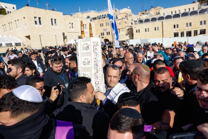 Chaos At Western Wall: Reform Rabbis Protest, Far-right Activists Clash With Police - Vimarsana News