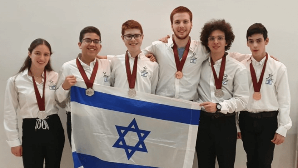 Todos los miembros del equipo de Israel en la Olimpiada Internacional de Ciencias recibieron medallas