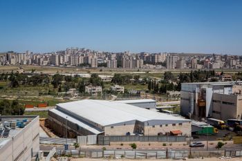 La barrière de séparation entre le quartier palestinien de Kafr Aqab et la zone industrielle d'Atarot, près de Jérusalem (archives)