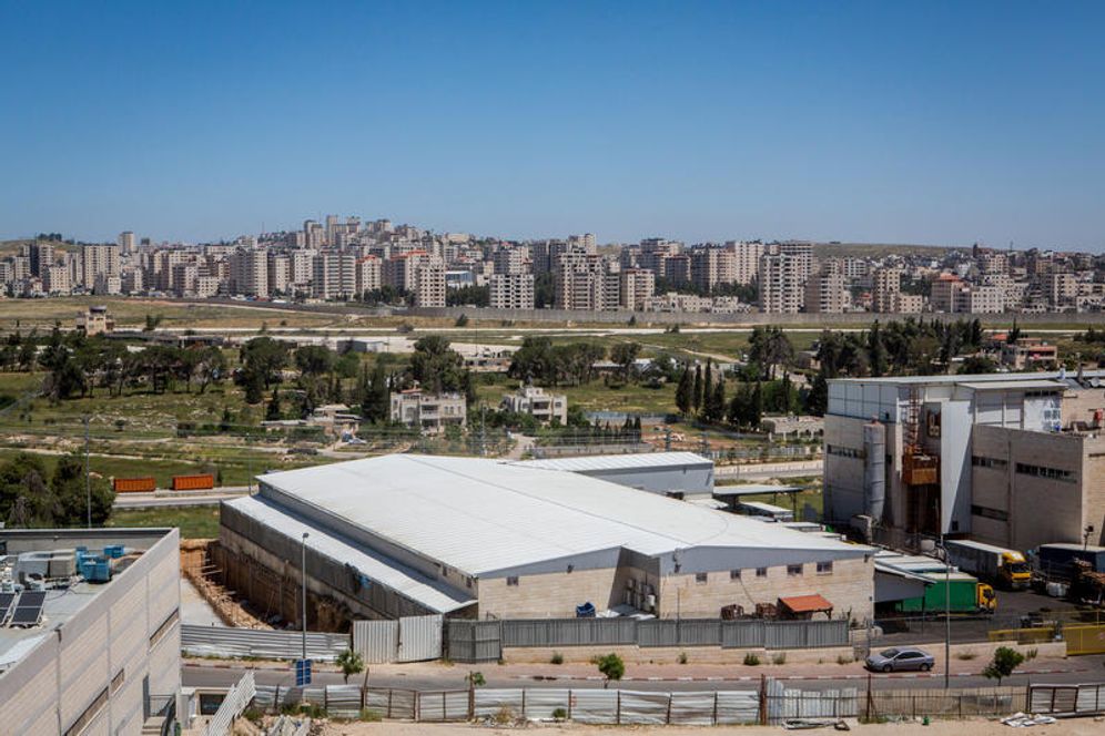 La barrière de séparation entre le quartier palestinien de Kafr Aqab et la zone industrielle d'Atarot, près de Jérusalem (archives)