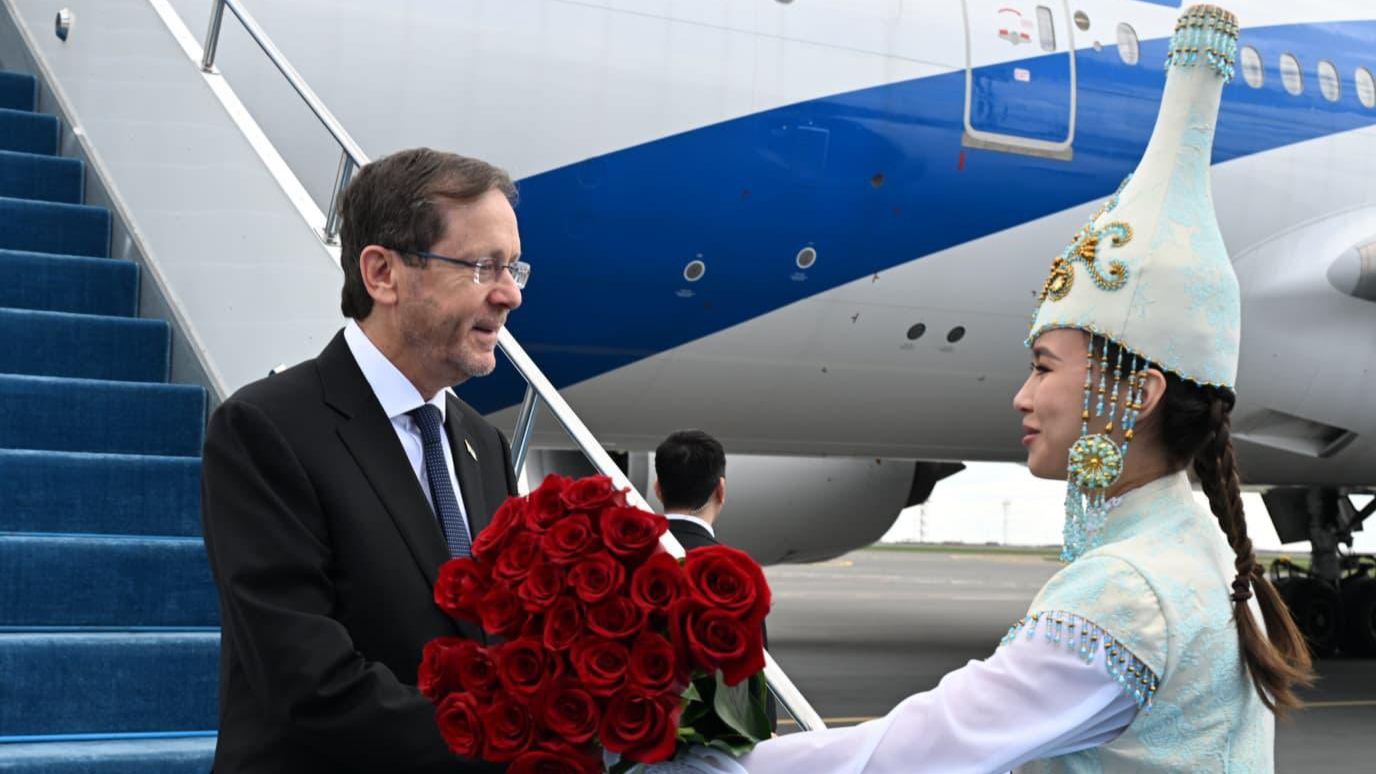 En visite au Kazakhstan, Isaac Herzog met en avant la relation ancienne avec Israël