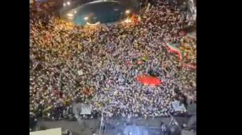 À Téhéran, la foule célèbre les tirs de missiles contre Israël
