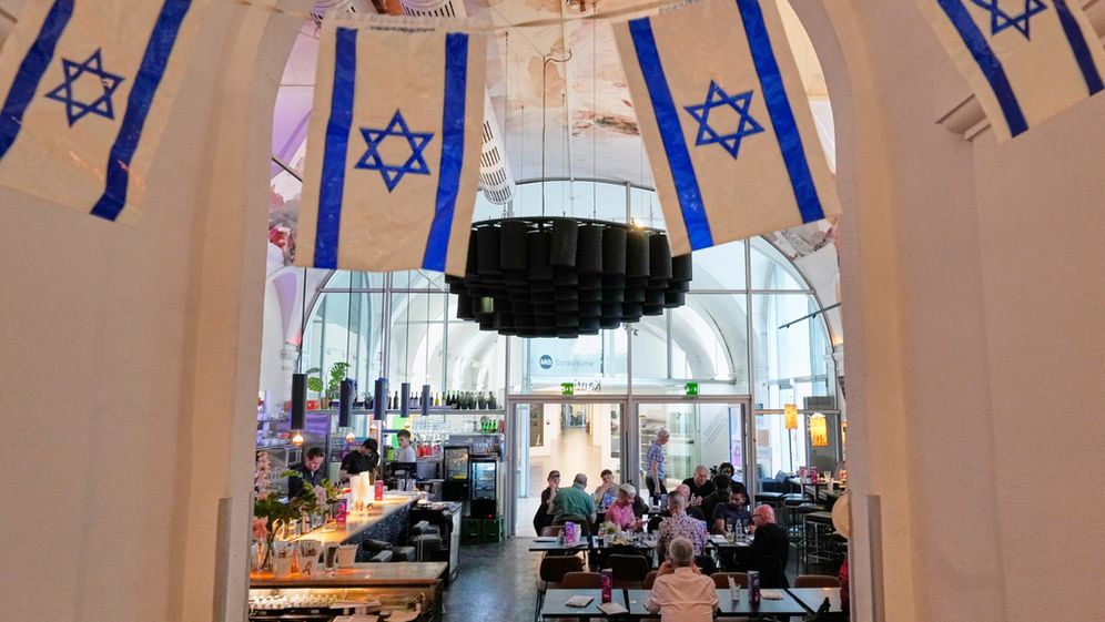 Associated Press בית הקפה הווינאי MQ Kantine המארח את המשלחת הישראלית באירוויזיון 2026