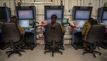 Des soldates observatrices de Tsahal dans une base militaire