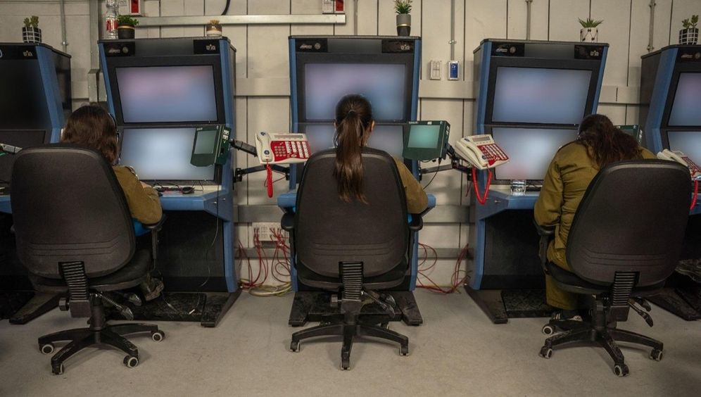 Tsahal Des soldates observatrices de Tsahal dans une base militaire
