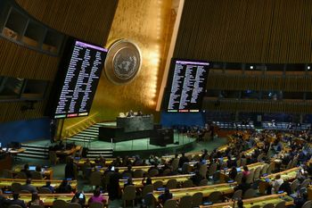 Un écran de votes lors d'une réunion de l'Assemblée générale des Nations Unies pour voter sur une résolution exigeant "un cessez-le-feu humanitaire immédiat" à Gaza, le 12 décembre 2023.