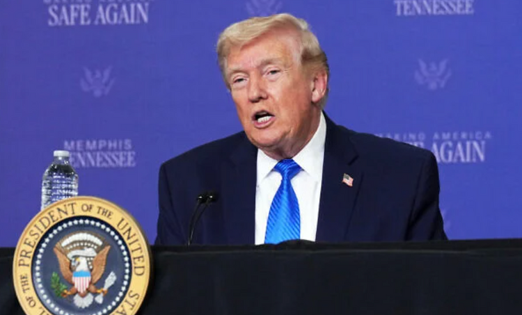 Le président américain Donald Trump participe à une table ronde sur la sécurité publique sur une base de la Garde nationale aérienne du Tennessee, le 23 mars 2026, à Memphis, dans le Tennessee.