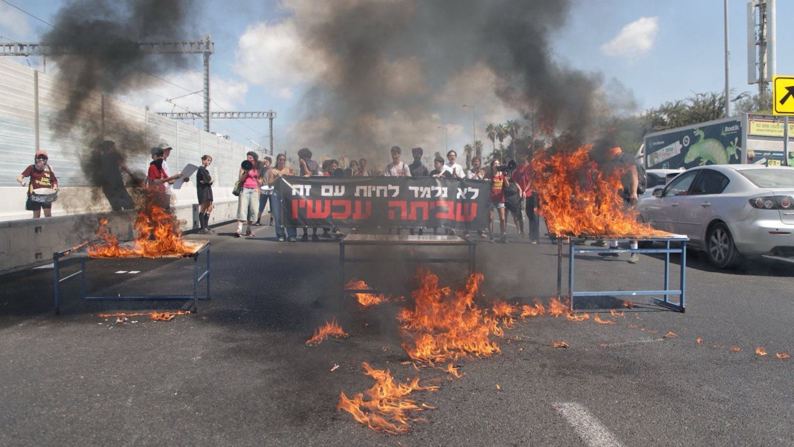 Israël : des lycéens bloquent une autoroute pour réclamer un accord sur les otages