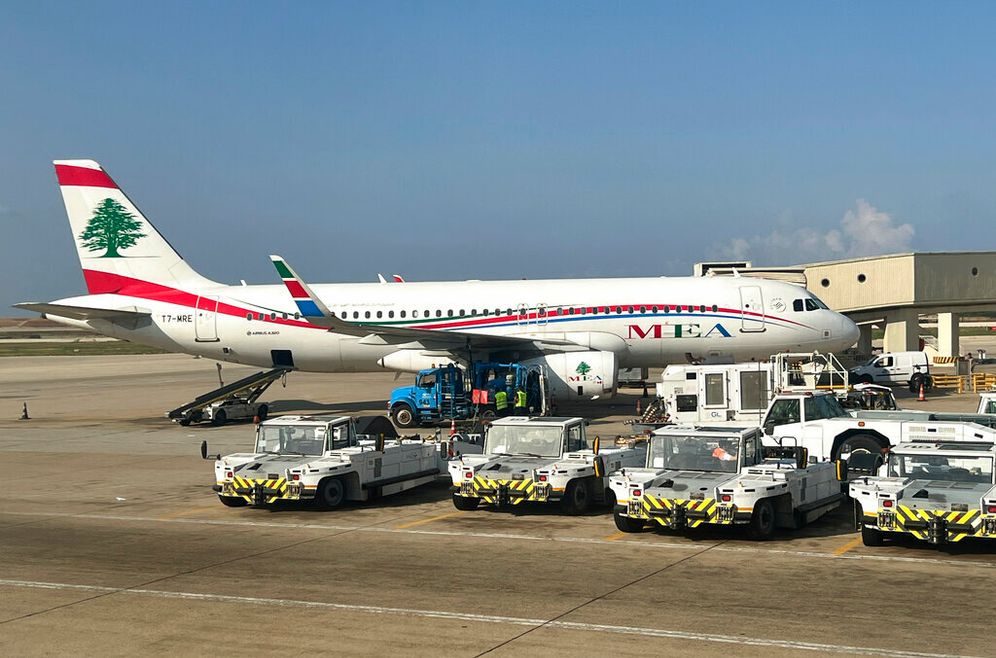 (AP Photo/Hussein Malla, File) هبطت طائرة تابعة لشركة طيران الشرق الأوسط في مطار رفيق الحريري الدولي في بيروت، لبنان، الثلاثاء 1 نوفمبر 2022.