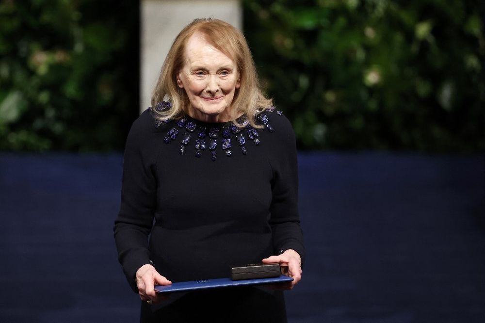 L'écrivaine Française Annie Ernaux Salue Albert Camus En Recevant Son