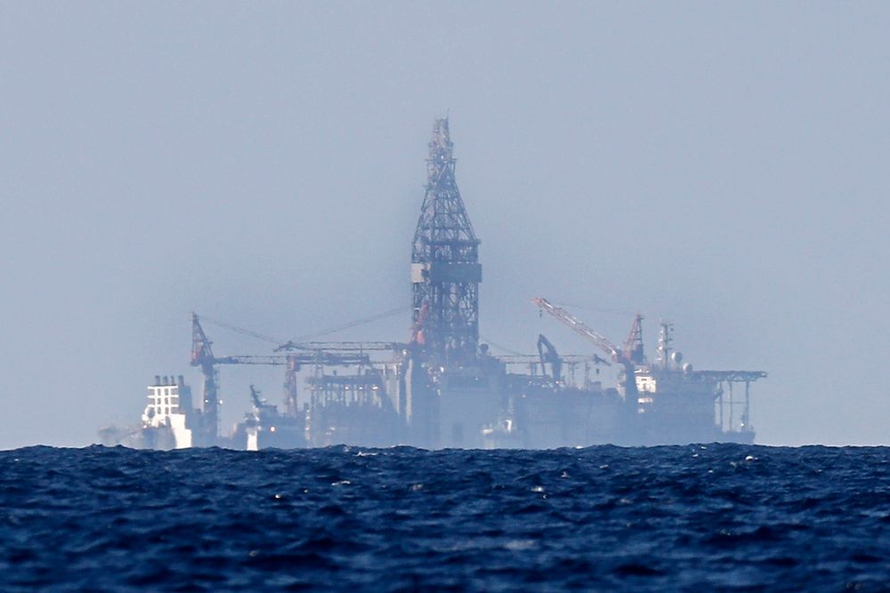 Illustration - Offshore oil rig.