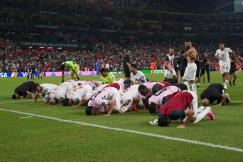 المغرب يصلي احتفالاً بالفوز خلال مباراة دور الـ32 من كأس العالم لكرة القدم بين هولندا والمغرب في غوادالوبي، بالقرب من مونتيري، المكسيك، يوم الاثنين 29 يونيو 2026