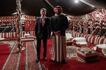 يلتقي وزير الخارجية الأمريكي أنتوني بلينكن مع ولي العهد السعودي الأمير محمد بن سلمان خلال رحلته التي تستغرق أسبوعًا والتي تهدف إلى تهدئة التوترات في جميع أنحاء الشرق الأوسط، في العلا، المملكة العربية السعودية، الاثنين 8 يناير 2020.