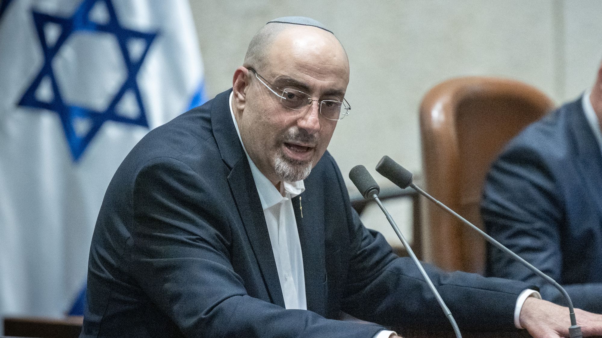 تهديد إسرائيلي غير مألوف ضد إيران: “لديكم سجاد فارسي… ولدينا مصنع نسيج! فلتحذروا !”