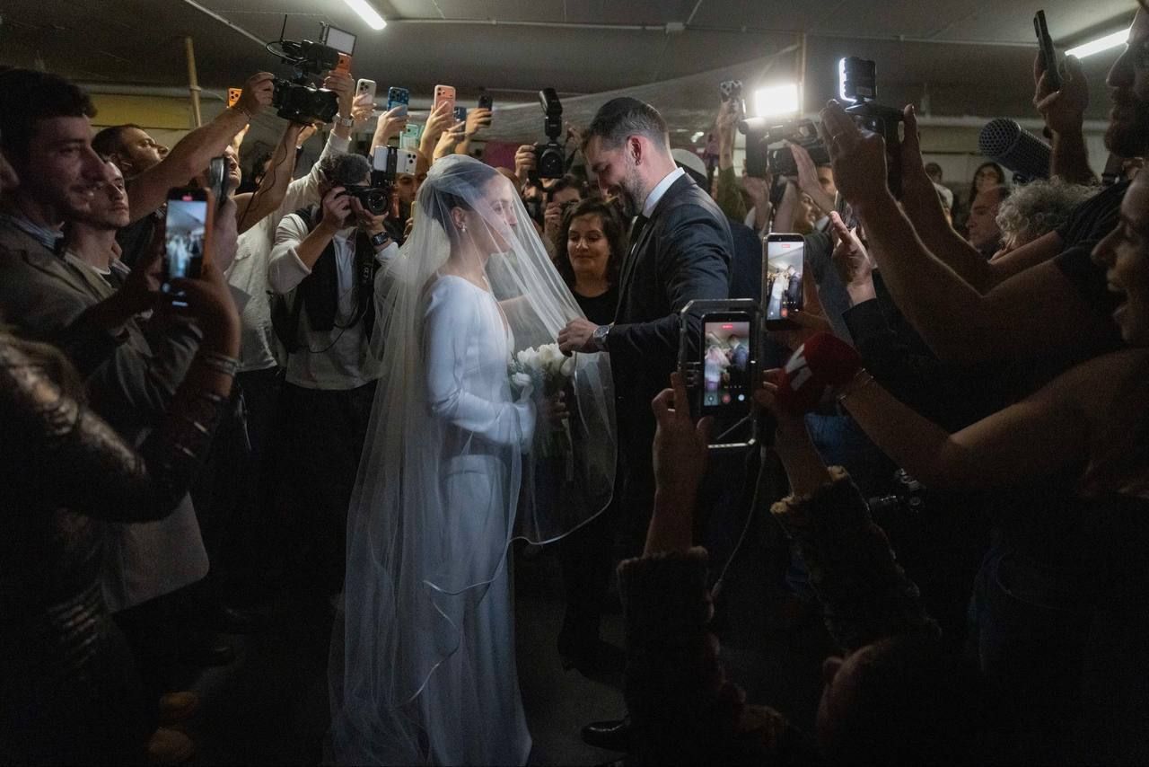 "Am Israel Hai" : mariage dans un parking de Tel-Aviv reconverti en abri antimissiles
