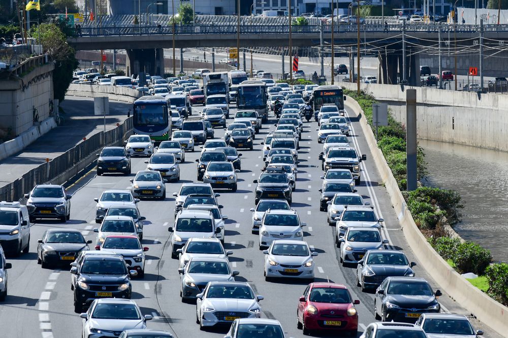 Traffic jams on the Ayalon highway in Tel Aviv, December 2, 2021.