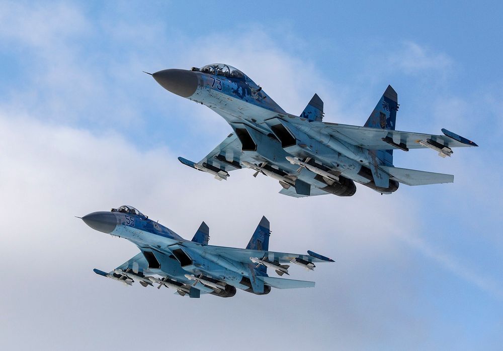 Illustration - Two Su-27 fighter jets.
