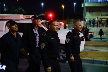 مفوض الشرطة يعكوف شبتاي في موقع هجوم إطلاق نار في نفيه يعقوب ، القدس ، 27 يناير ، 2023