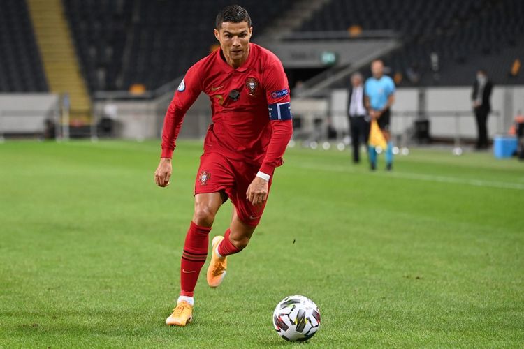 Portugal's forward Cristiano Ronaldo controls the ball during the UEFA Nations League football match between Sweden and Portugal on September 8, 2020 in Solna, Sweden.