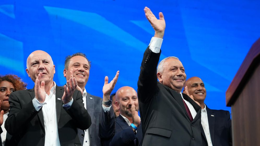 מפלגת "ישר!" גדי אינזקוט וחברי מפלגת "ישר!" אחרי חשיפת תוצאות מדגמי בחירות 2026