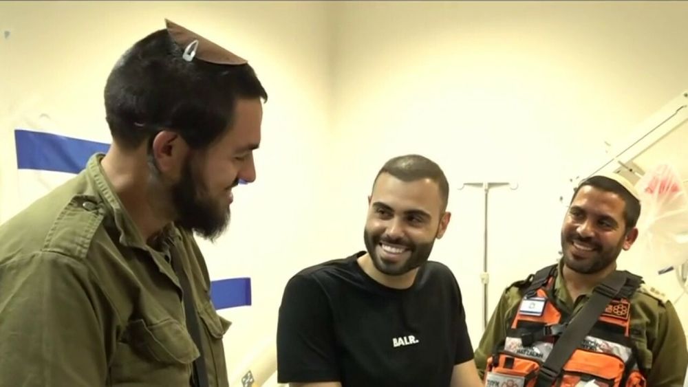 Police officer Shalev Best (center) with the two men who saved him during a gun battle with terrorists on October 7, meeting them for the first time at Soroka Hospital, in Beer Sheba, Israel.