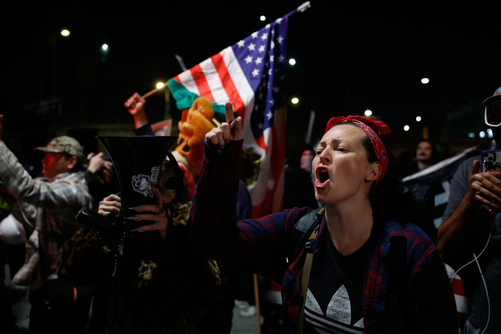Demonstrators protest outside the Metropolitan Detention Center during a protest in response to the fatal shooting of 37-year-old Alex Pretti in Minneapolis earlier in the day Saturday, Jan. 24, 2026, in Los Angeles