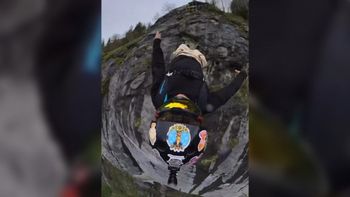 הפארקוריסט סרגיי שפיצין, שנהרג בתאונת צניחה בשוויץ, בצניחה