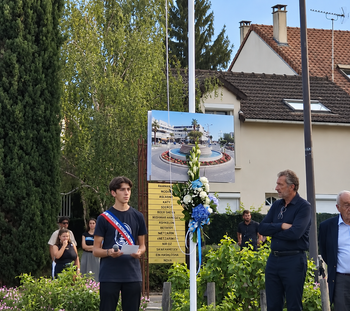 Le drapeau de Kiryat Malachi flotte désormais à Rueil-Malmaison, sur une nouvelle place consacrée aux villes jumelées de la commune.

