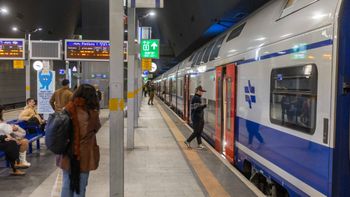 Passengers at the Yitzhak Navon train station in Jerusalem, archive