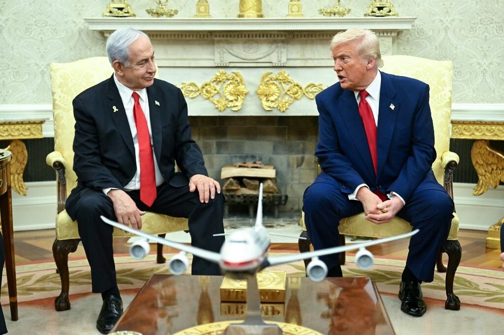 Le président américain Donald Trump rencontre le Premier ministre israélien Benjamin Netanyahou dans le bureau ovale de la Maison Blanche, le 7 avril 2025.