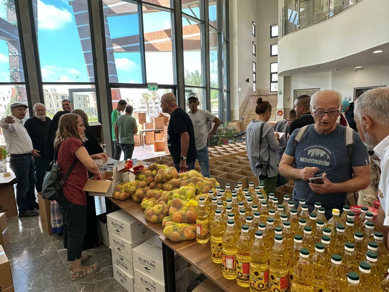 Working Hand In Hand: Jews And Arabs Collect Donations For Families Of The South - Vimarsana News