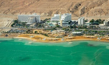 Vue aérienne de Ein Bokek, sur les rives de la mer Morte, en 2021. 
