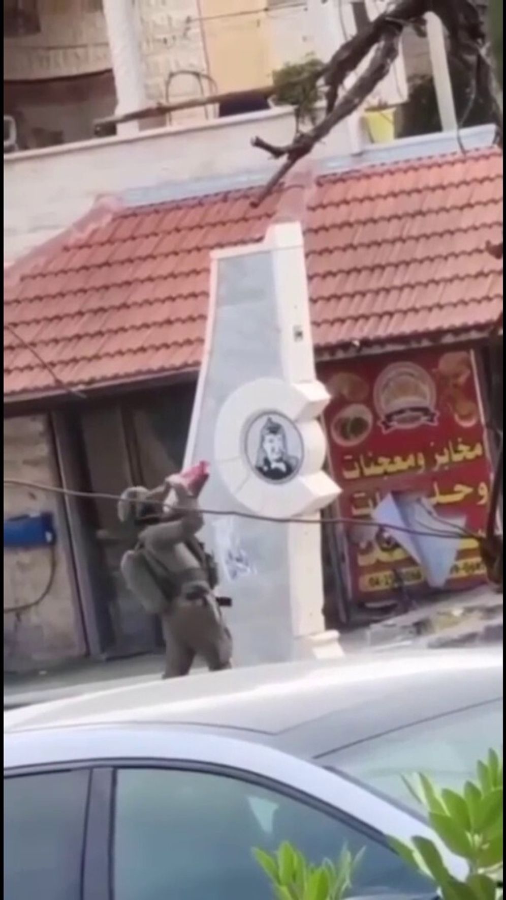 إيقاف جندي إسرائيلي بعد تخريبه نصب ياسر عرفات بالضفة الغربية