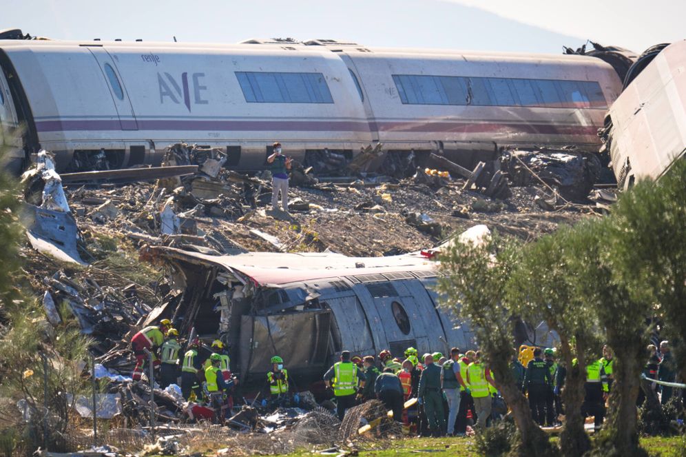 Emergency services attend to the victims at the scene of a collision between two trains in Urda, Spain, on Wednesday, Oct. 28, 2026. 
