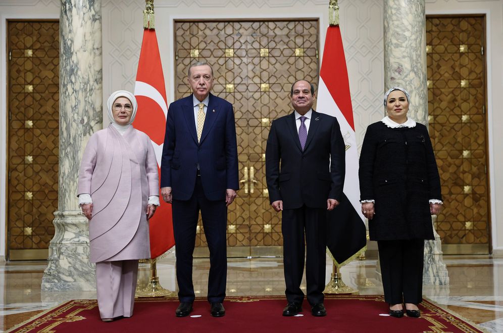 Turkish Presidency via AP عبد الفتاح السيسي وعقيلته ورجب طيب اردوغان وعقيلته