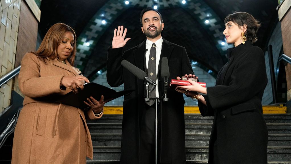 بداية عصر ممداني : عمدة نيويورك أدى اليمين على المصحف وتولى منصبه