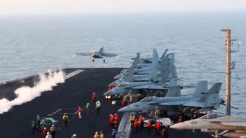 Des avions américains décollent avant des frappes au Yémen