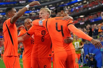 مدافع منتخب هولندا فيرجيل فان دايك، فقط اسم فرجيل على قميصه