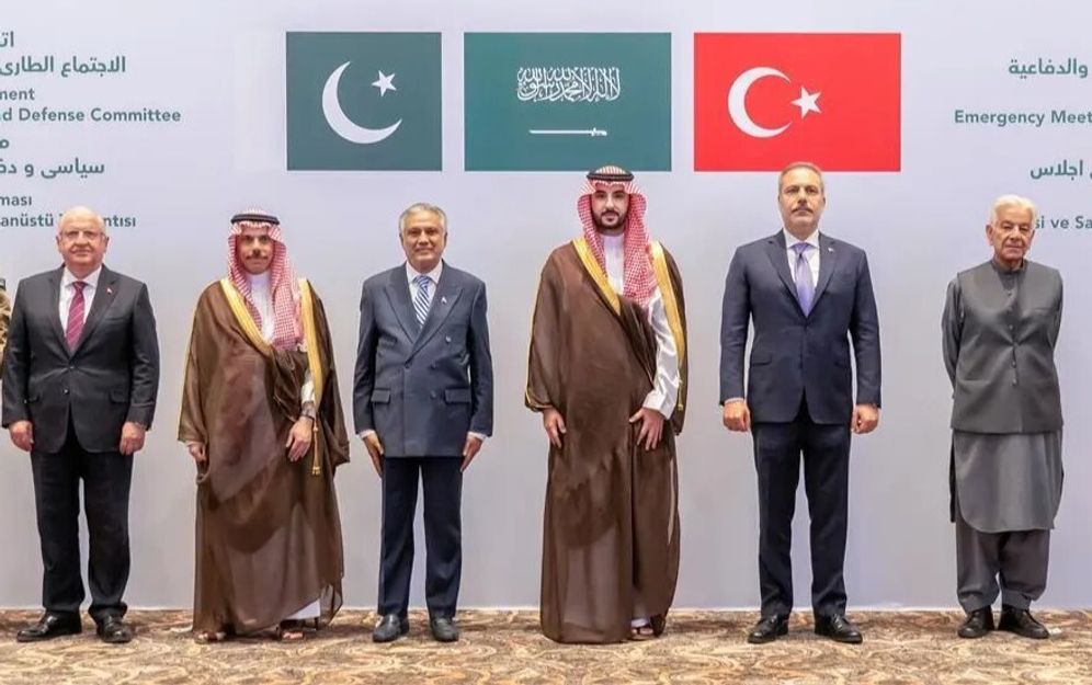 Saudi Government handout وزراء خارجية ودفاع تحالف مكة